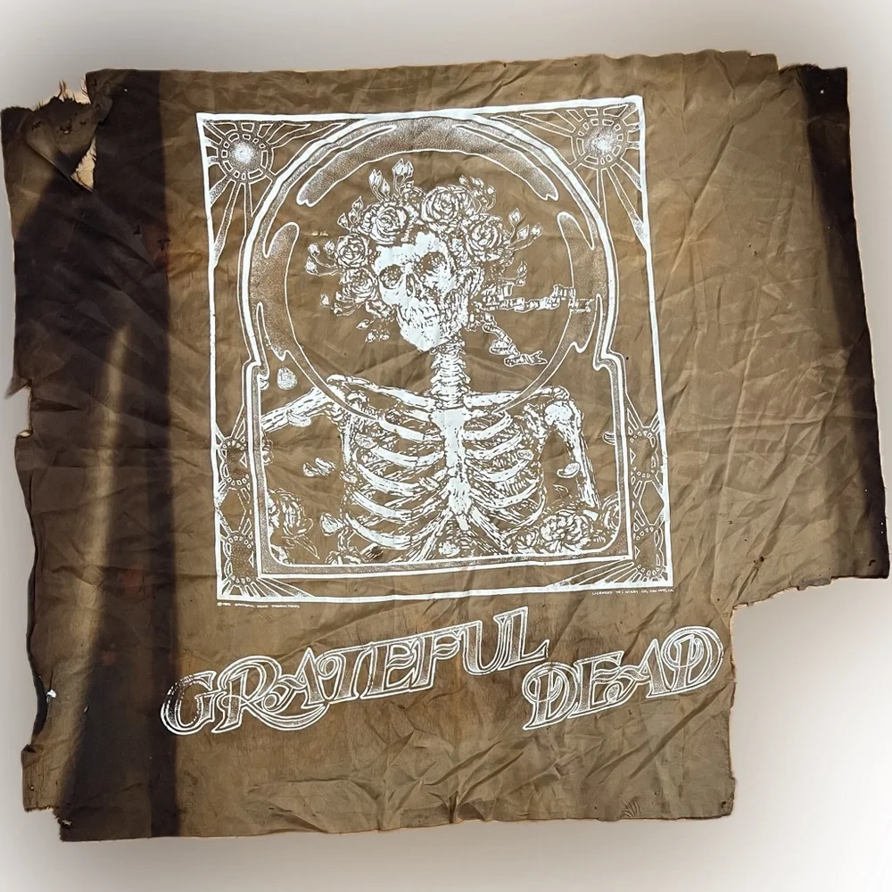 1986 Grateful Dead Skeleton Banner/Tapestry/Flag | Golden-Brown + White | 30x43